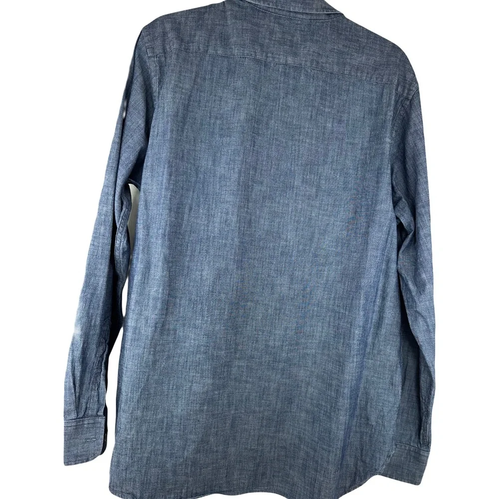 Banana Republic Chambray Denim Buttondown: Perfect Blend of Style & Comfort - Picture 9 of 9